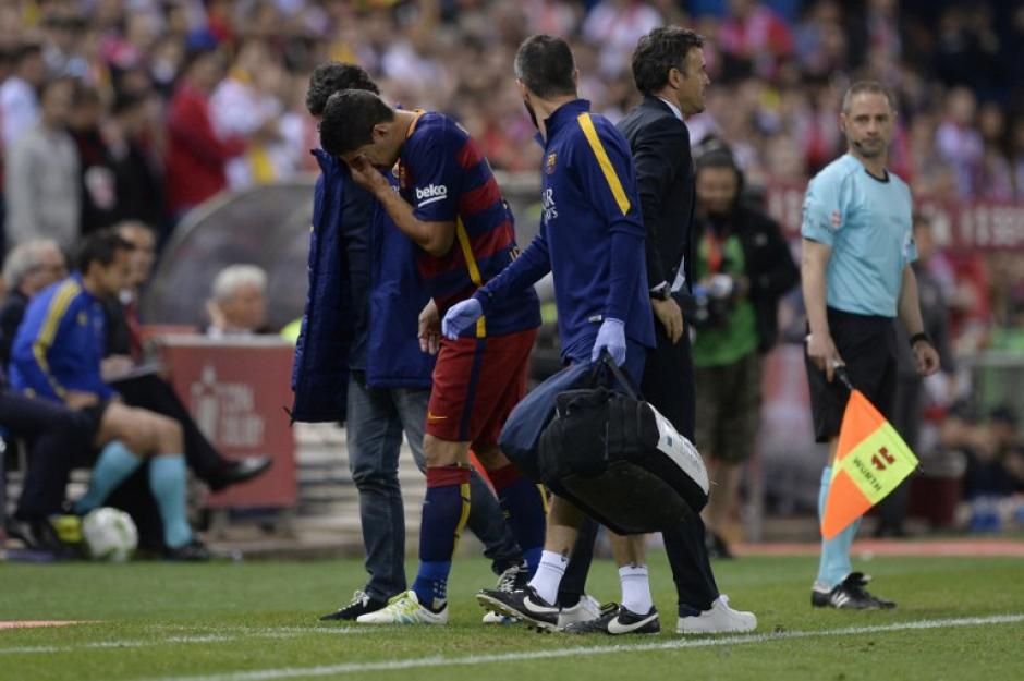 Luis Suárez se lesionó y podría perderse la Copa América Centenario con Uruguay. (Foto: AFP)