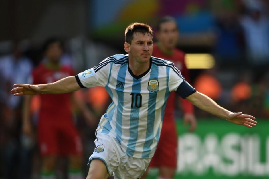 Leonel Messi empieza el festejo tras marcar el único gol del encuentro frente a Irán. (Foto: AFP)