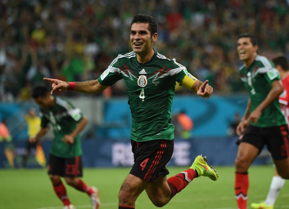 El zaguero mexicano Rafael Márquez igualó la marca de Cuauhtémoc Blanco al anotar para su selección en tres mundiales distintos. (Foto: EFE)