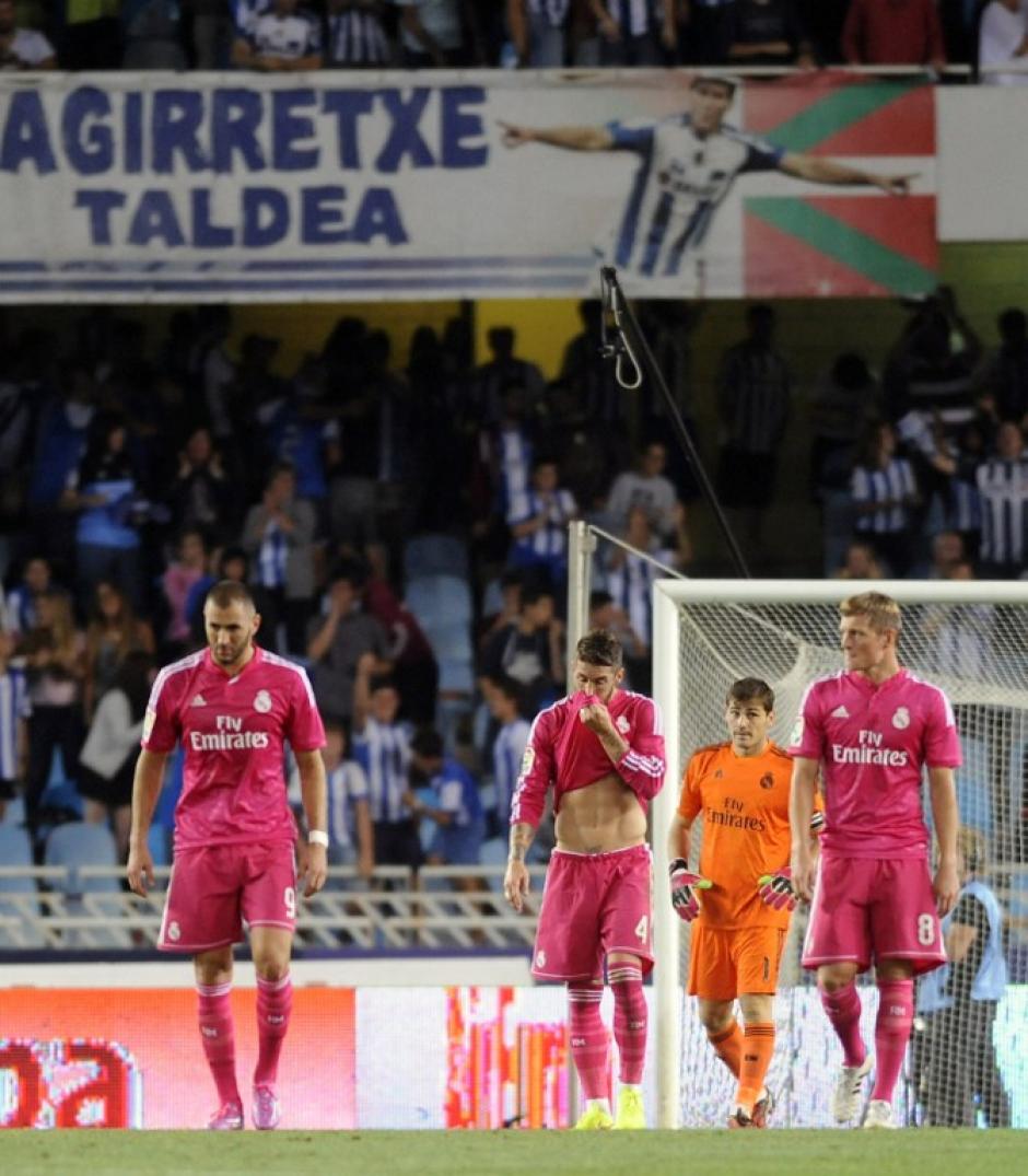 Los jugadores del Real Madrid pierden y salen goleados en su visita a la Real Sociedad. (Foto: AFP)