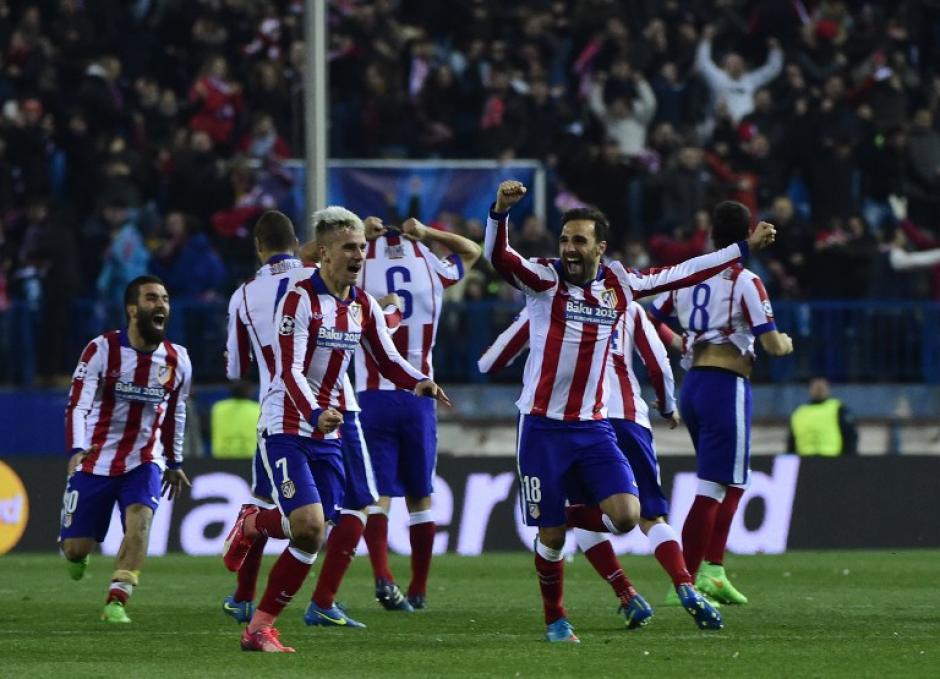 Los jugadores del Atlético de Madrid celebran tras eliminar al Bayer Leverkusen. (Foto: AFP)