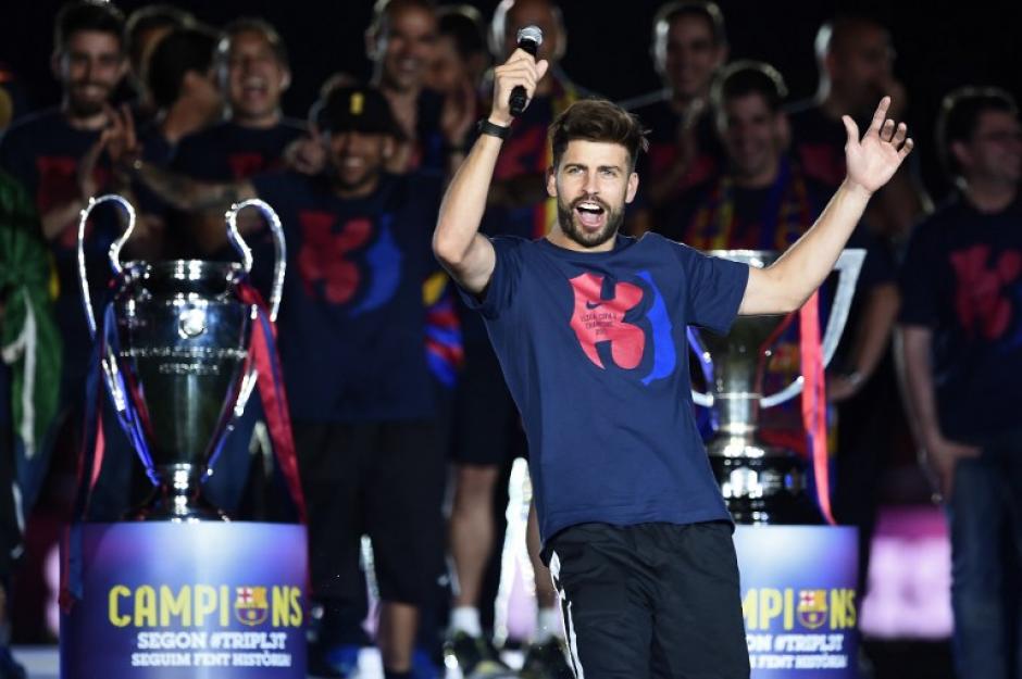 Piqué desató la polémica durante los festejos del Barcelona tras ganar la Champions, al recordarse del Real Madrid. (Foto: AFP)