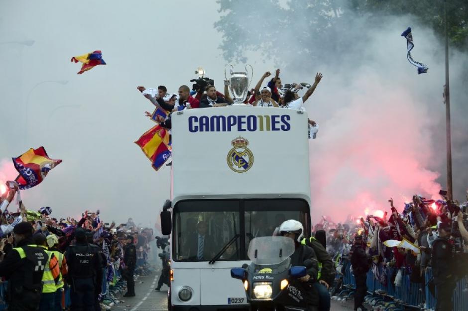 El Real Madrid llegó a la Plaza de Cibeles a festejar con sus seguidores. (Foto: AFP)