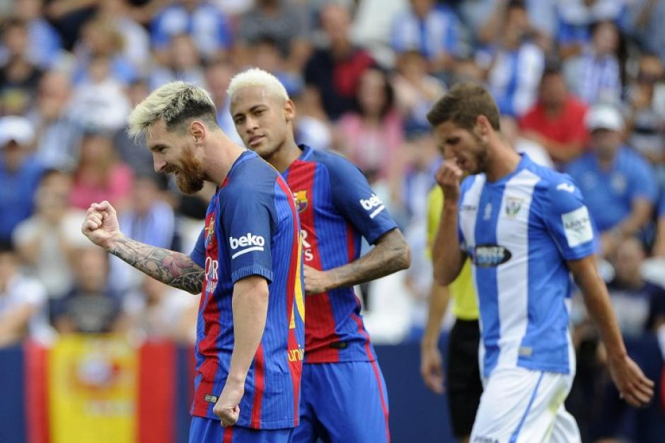 Messi festejó con el puño apretado su anotación de penal. (Foto: AFP)