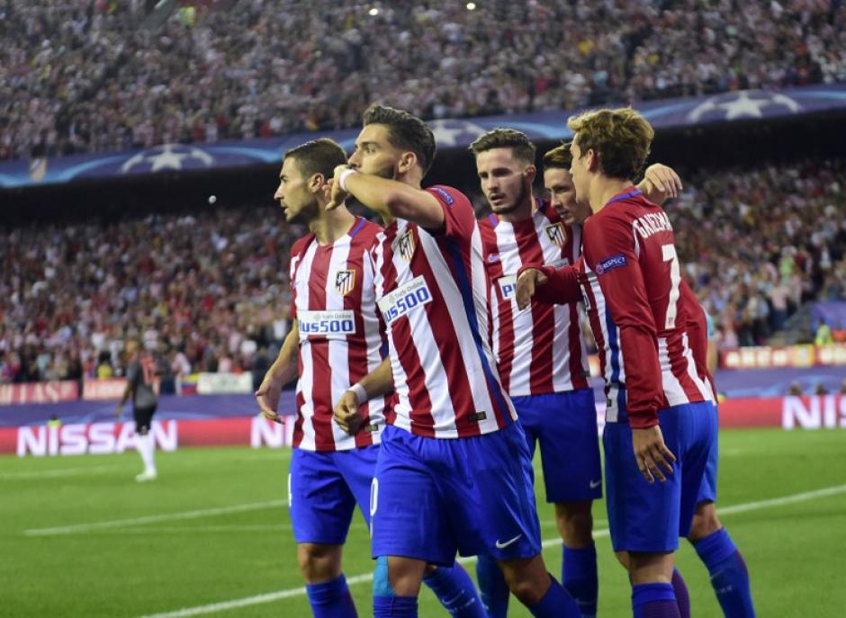 Los jugadores del Atleti celebran el gol de Carrasco. (Foto: AFP)