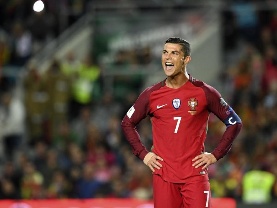 CR7 lamenta su error contra Letonia. (Foto: AFP)