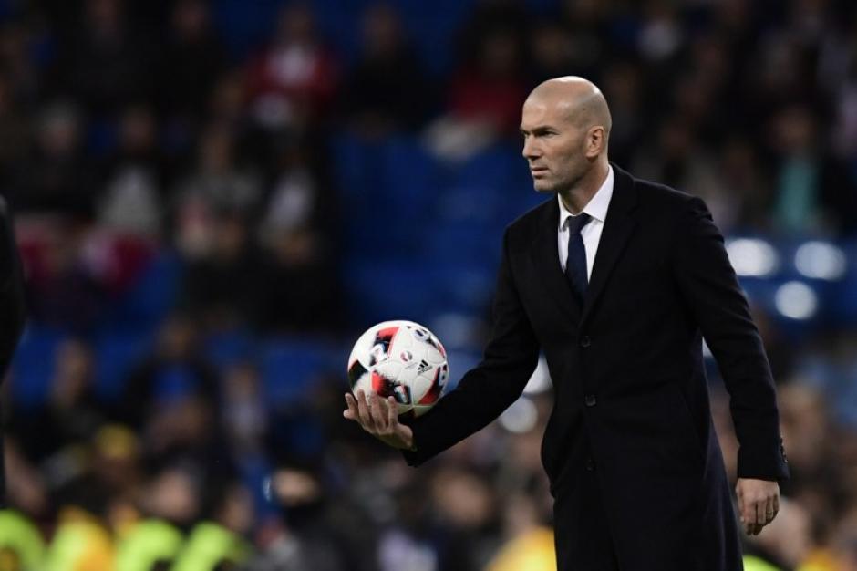 ZIdane hizo debutar a su hijo y no lo decepcionó. (Foto: AFP)