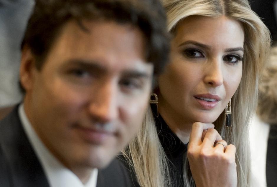Ivanka Trump no le quitó la mirada al primer ministro canadiense, Justin Trudeau. (Foto: AFP)