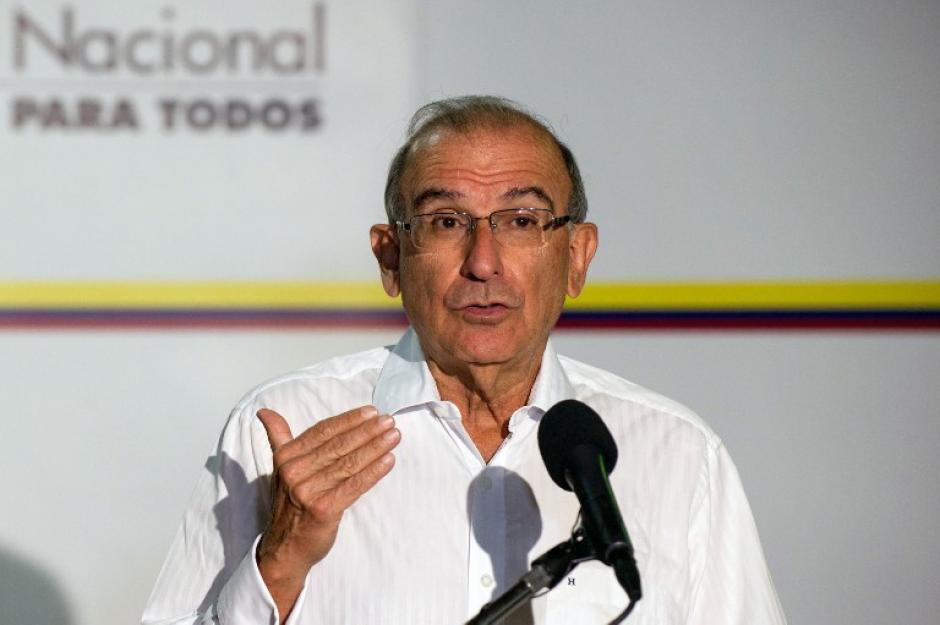 El jefe de la delegación del Gobierno colombiano, Humberto de la Calle, habla en el Palacio de Convenciones de La Habana, sobre la reanudación de las conversaciones de paz con la guerrilla de las FARC. (Foto: AFP)