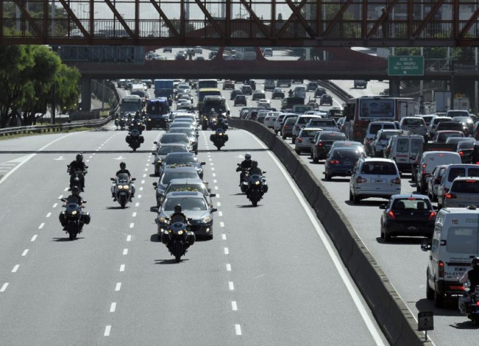 El día de hoy se llevó a cabo el entierro del Fiscal Argentino pero las dudas sobre su muerte siguen en el ambiente del país sudamericano. (Foto: AFP/ALEJANDRO PAGNI)