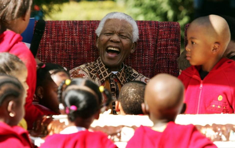 “No puede haber una revelación más intensa del alma de una sociedad que la forma en que se trata a sus niños”, Nelson Mandela. (AFP)&nbsp;