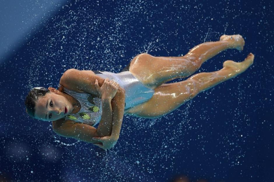 Una miembro del equipo de China compite en el evento preliminar Combinación Equipo libre durante la competición de nado sincronizado en el Campeonato Mundial FINA 2015 en Kazan el 26 de julio de 2015. (Foto: AFP/CHRISTOPHE SIMON)