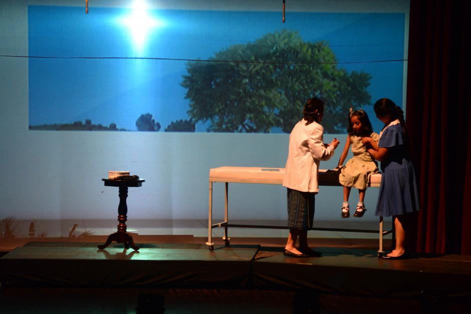 El Plan Nacional de Desarrollo K'atun fue presentado en una obra de teatro en la que se reflejó la realidad de Guatemala, 20 años después. Según el Gobierno, en ese entonces ya no habrá desnutricción aguda, tampoco falta de escolaridad, habrá menos violencia y habrá trabajo para los guatemaltecos, si se sigue su plan. (Foto: Jesús Alfonso/Soy502)