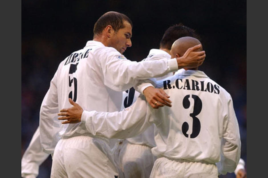 Zidane y Roberto Carlos fueron compañeros varias temporadas en el Real Madrid. (Foto: Twitter)