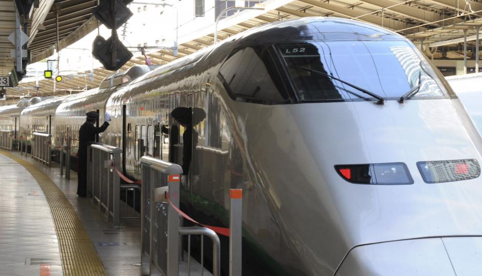 Un tren bala japonés (Shinkansen) en la estación de Tokio. (Foto:EFE/Archivo)