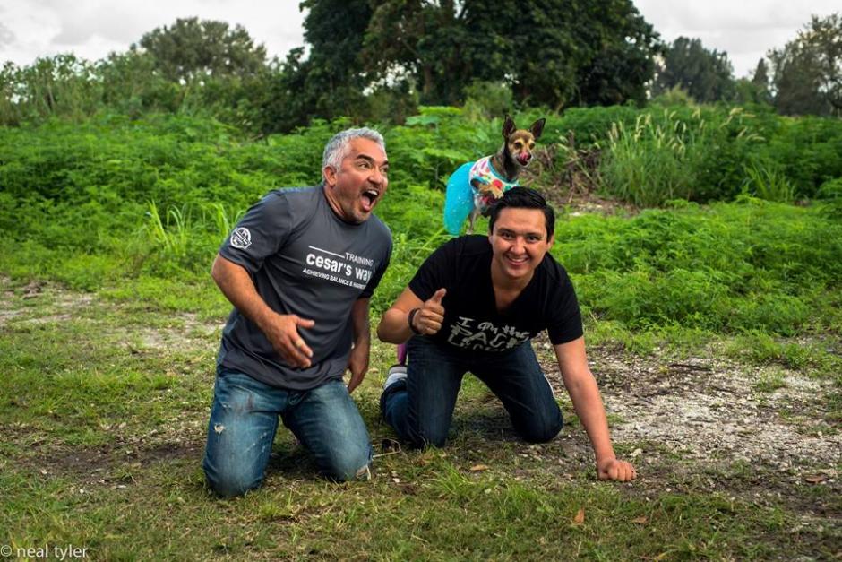 César Millán quedó asombrado por la amistad que existe entre Ercik Cruz y su perrita "Fibi", quien ha sido su motor para salir adelante. (Foto: Facebook Erick Cruz)