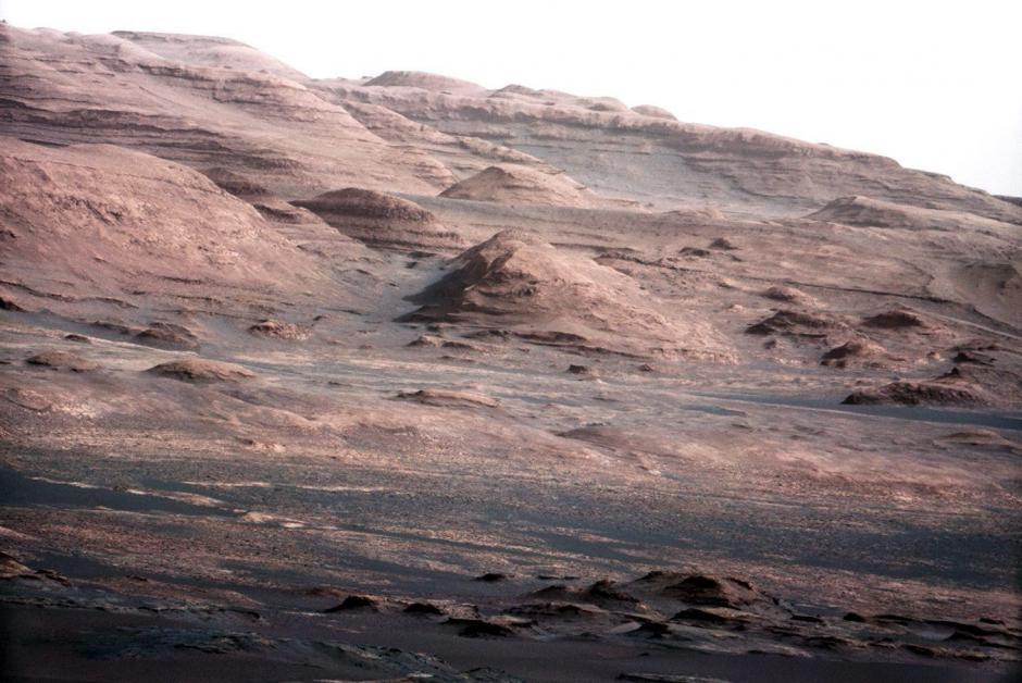 Imagen tomada el 23 de agosto de 2012 desde la base del Monte Sharp en Marte por el robot Curiosity. (Foto: EFE/Archivo)