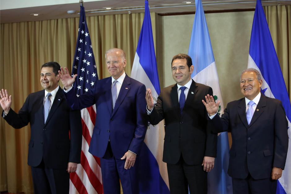 Los mandatarios centroamericanos sostuvieron un encuentro con EE.UU. previo a que Jimmy Morales tomara el poder del país. (Foto: EFE)