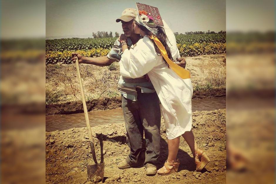 Seana González y la fotografía junto a su padre que utilizó para dedicar un mensaje muy directo a Donald Trump. (Foto: FB Seana González)