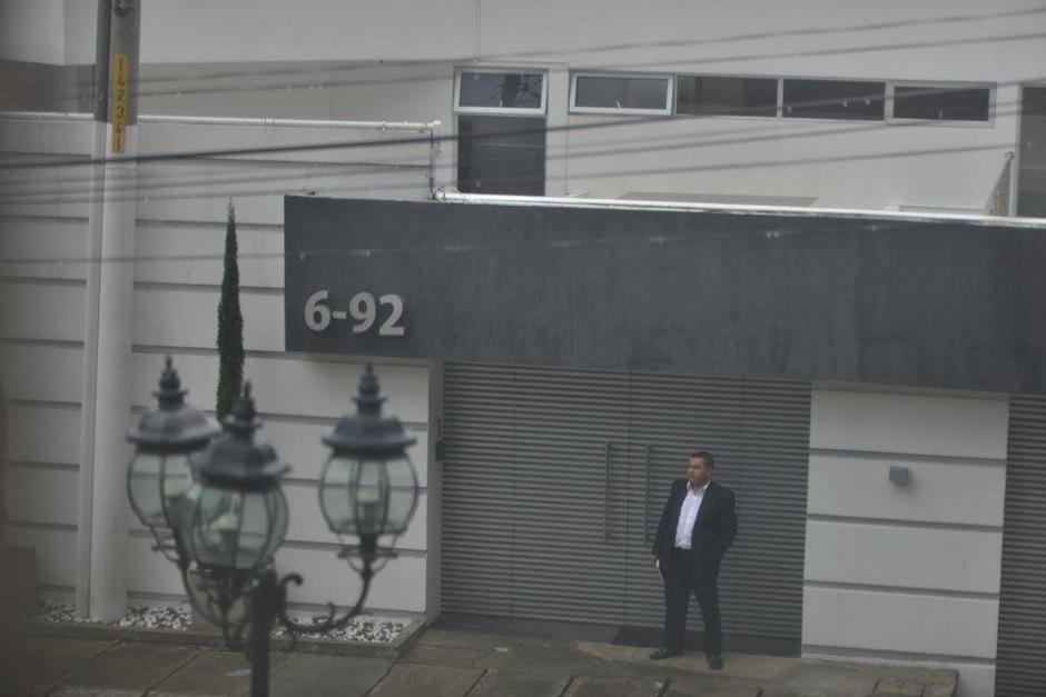 Vista de la vivienda de la exvicepresidenta Roxana Baldetti en el residencial Los Eucaliptos, carretera a El Salvador, que fue allanada por fiscales del MP y agentes de PNC. (Foto: Wilder López/Soy502)&nbsp;