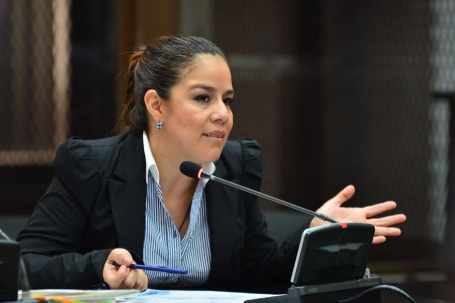 Claudia Méndez responde a las preguntas que le lanza la fiscalía. (Foto: Jesús Alfonso/Soy502)