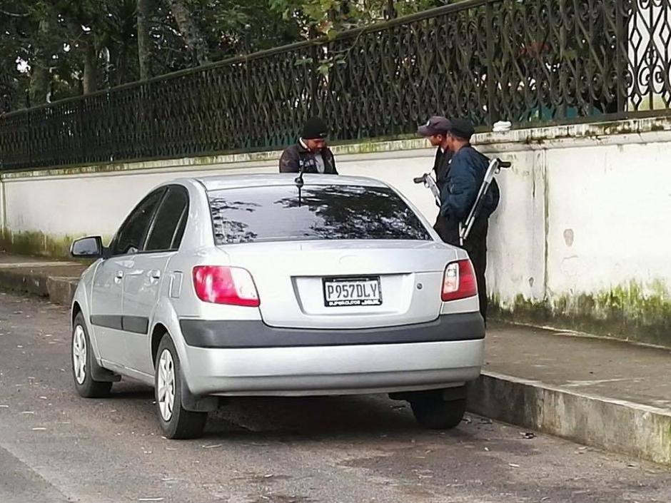 El vehículo de Fernando Bolaños, quien fue indagado por agentes policiales por estar acosando a un ciclista.&nbsp;