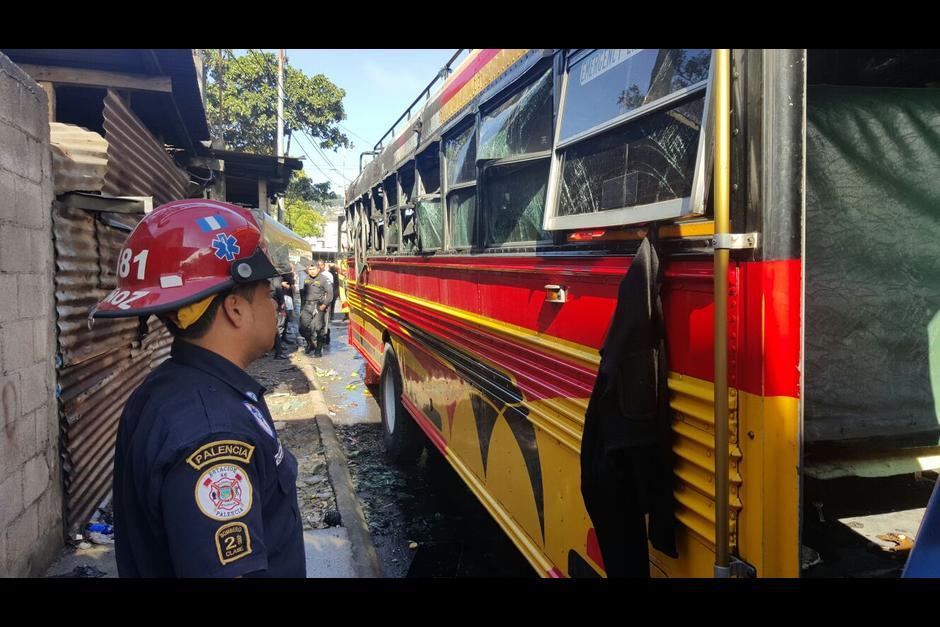    Autoridades del Hospital Roosevelt confirmaron la muerte de la segunda victima mortal de la explosión del autobús en San José Pinula. (Foto Bomberos Municipales Departamentales)&nbsp;