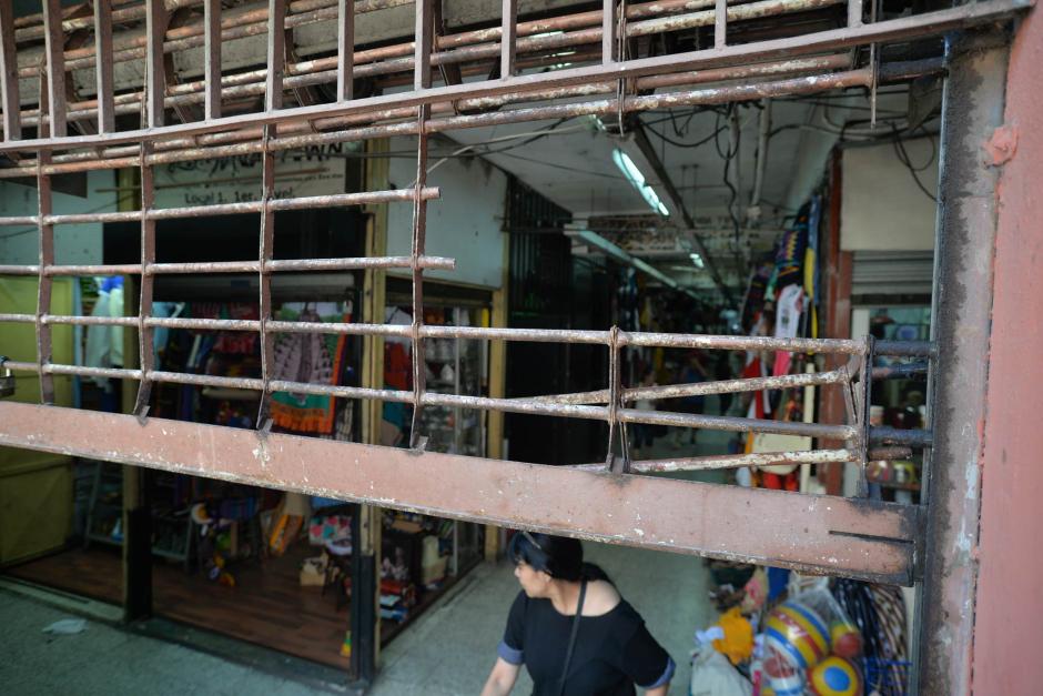 Los delincuentes utilizaron una sierra eléctrica para ingresar al Mercado Central. (Foto: Wilder López/Soy502)