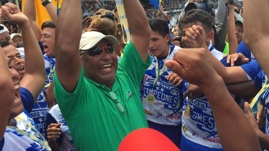 Duglas Zamora, de 54 años, le dio a Suchi su segundo campeonato en la historia. (Foto: Luis Barrios/Soy502)