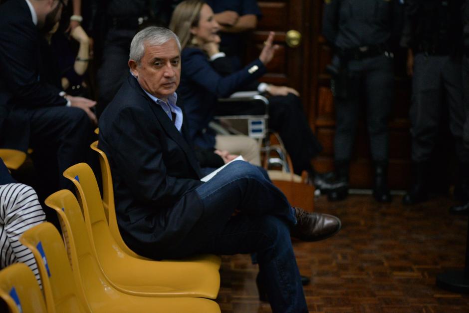 El expresidente Otto Pérez Molina a la espera del inicio de la audiencia. (Foto: Wilder López/Soy502) 