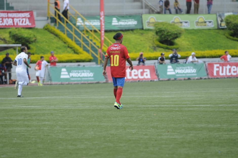 Ronaldinho inició el partido con los Rojos. (Foto: Pedro Pablo Mijangos/Soy502)