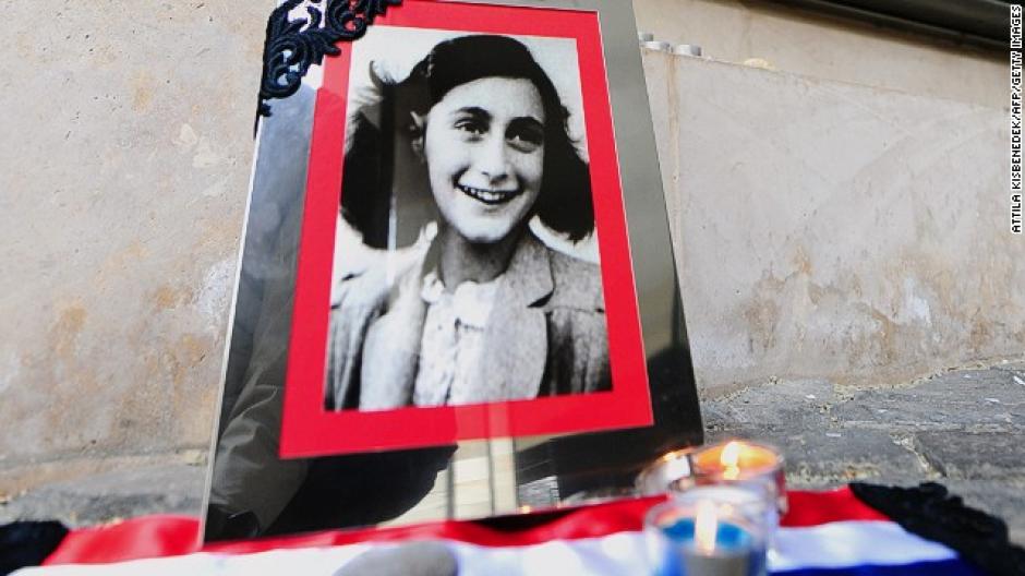 Un retrato de Ana Frank en el primer museo del Holocausto de Europa Central en Budapest en enero de 2014.