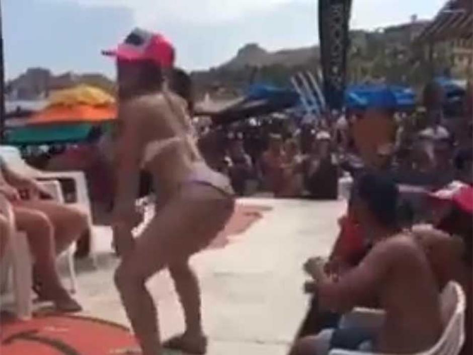 La maestra mexicana ganó la competencia con su baile sensual. (Foto: Youtube)