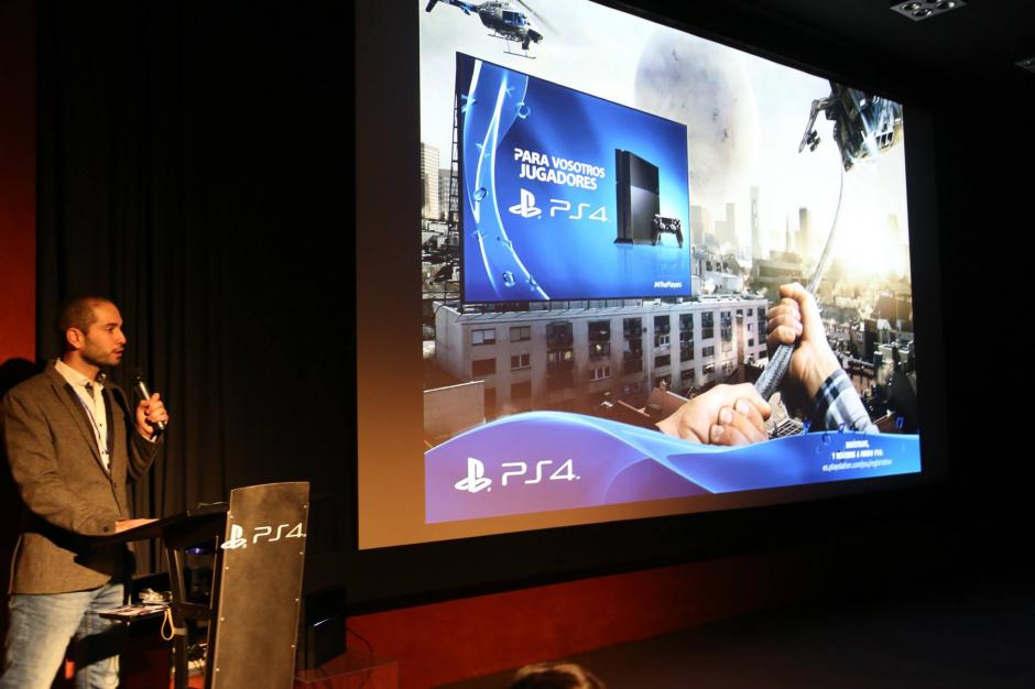 &nbsp;Javier Borrego,&nbsp;Jefe de Productos de PS4,&nbsp;presentando Killzone Shadow Fall. (Foto: Sony Play Station España/Facebook)