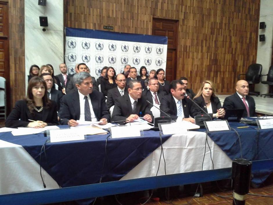 En conferencia de prensa, los gerentes del Organismo Judicial indicaron que no hay dinero para salarios en este mes. (Foto: Evelyn de León/Soy502)