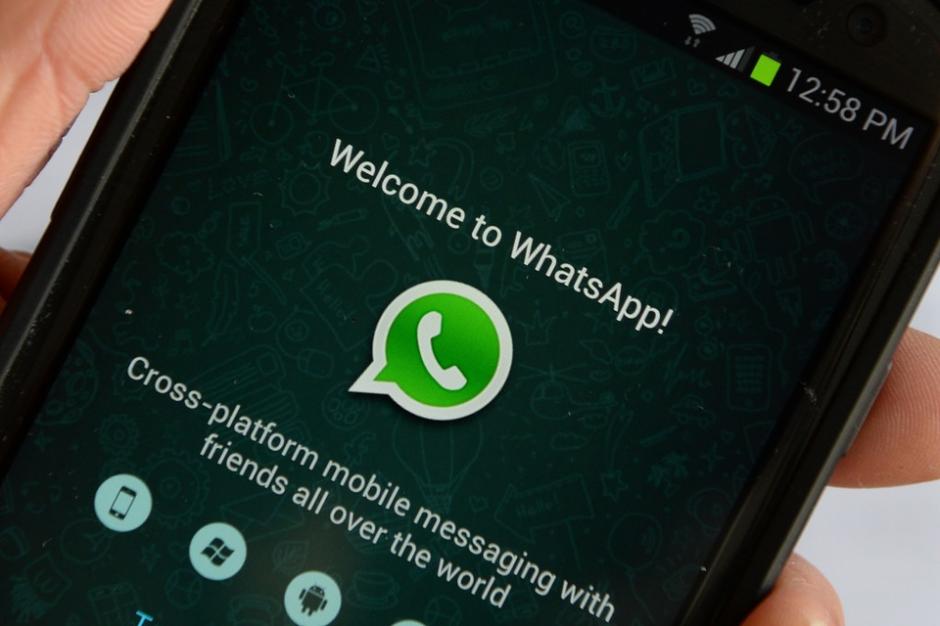 WhatsApp deja de cobrar por el servicio. (Foto: lanacion.com.ar)