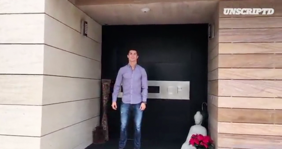 Cristiano Ronaldo, el astro del Real Madrid, invita a sus fans a conocer en un video su casa de Madrid. (Imagen: Captura de pantalla Twitter)
