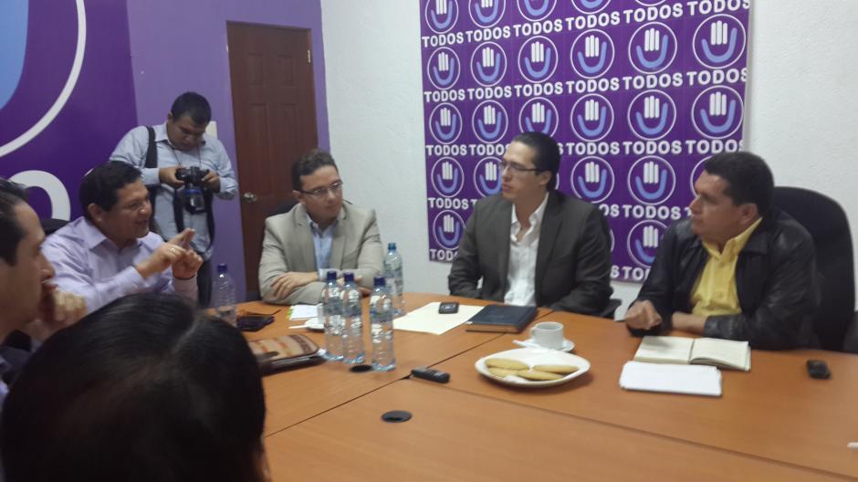 El dirigente magisterial Joviel Acevedo en reunión con la bancada de Todos.  (Foto: Congreso de la República)