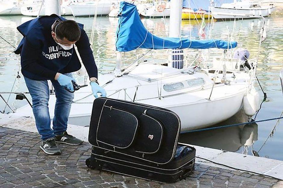 El cadáver de la modelo fue lanzado al agua dentro de una maleta. (Foto: mirror.co.uk)