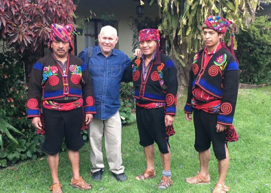 El fotógrafo internacional estuvo de visita en Chichicastenango. (Foto: Inguat)