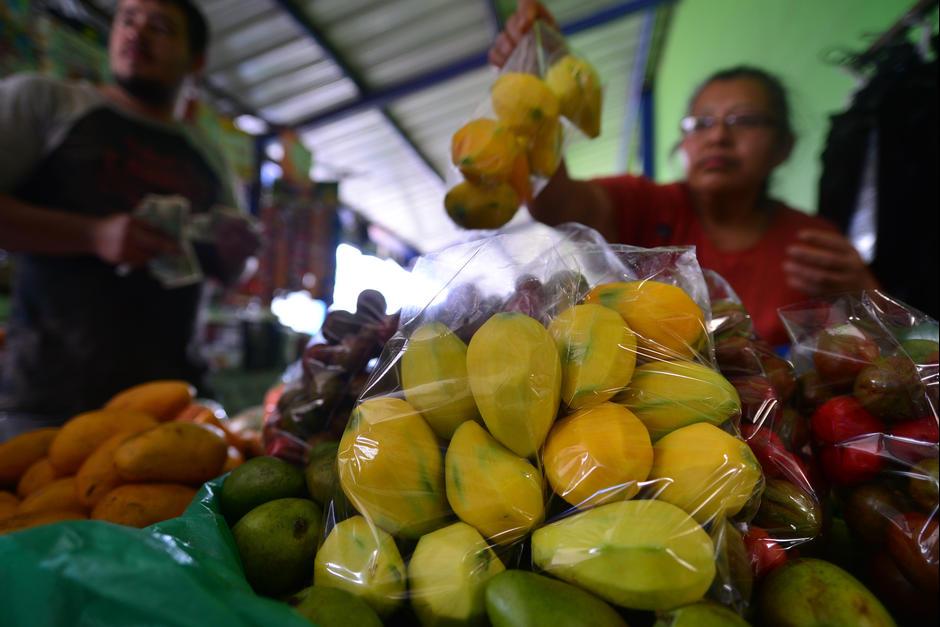 Muchos guatemaltecos esperan con ansias el verano para disfrutar del mango. (Foto: Soy502)