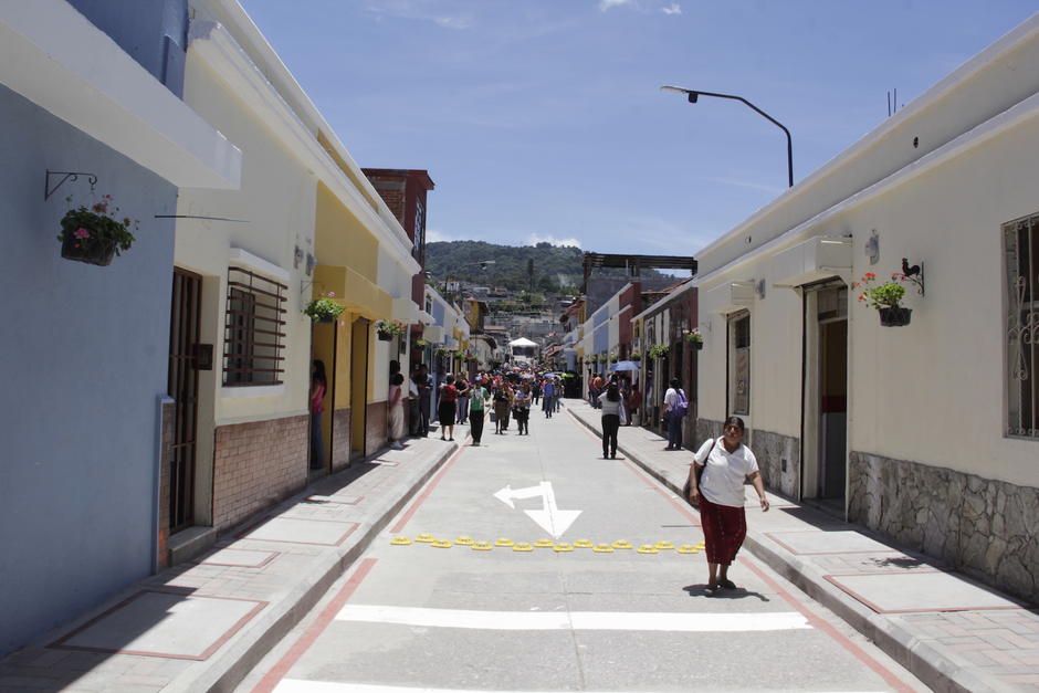 La calle luce radiante en su inauguración. (Foto: Fredy Hernández/Soy502)