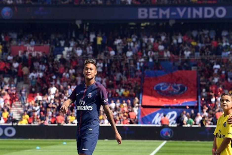 Neymar podría debutar el próximo domingo 13 de agosto si su transfer llega a tiempo. (Foto: AFP)