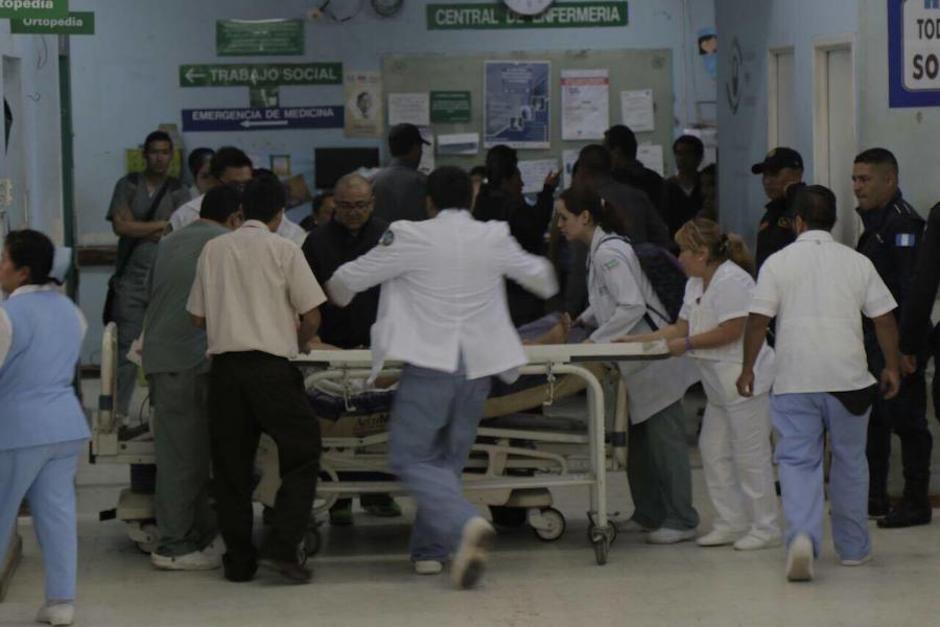 Los médicos están expuestos a riesgos innecesarios, como los reos, en los hospitales. (Foto: Alejandro Balán/Soy502)