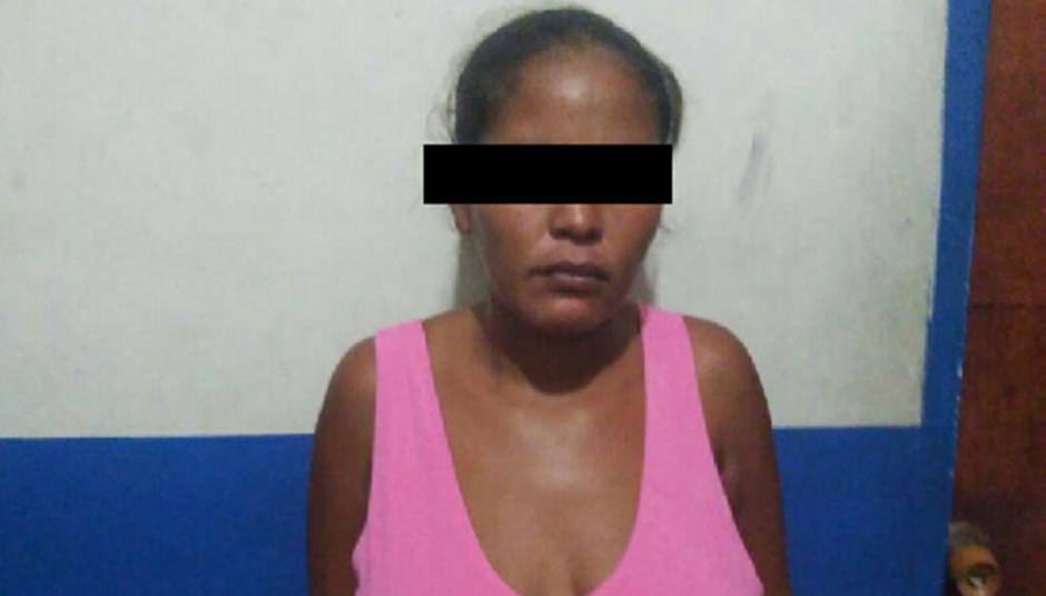 Capturan a una mujer que le quemó la boca a su hijo de ocho años por comerse una olla con frijoles. (Foto: elpitazo.com)