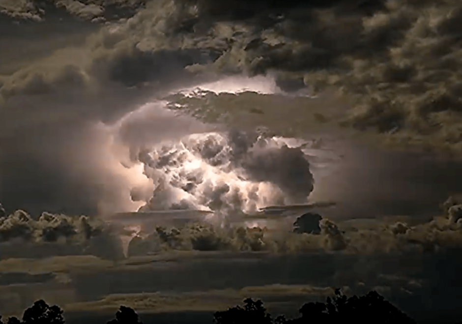 Esta tormenta eléctrica fue captada en Australia. (Foto: captura de pantalla/YouTube)