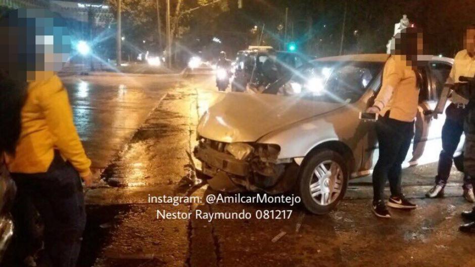 Bajo efectos de alcohol un conductor se habría pasado en rojo un semáforo y provocó un accidente. (Foto: PMT)