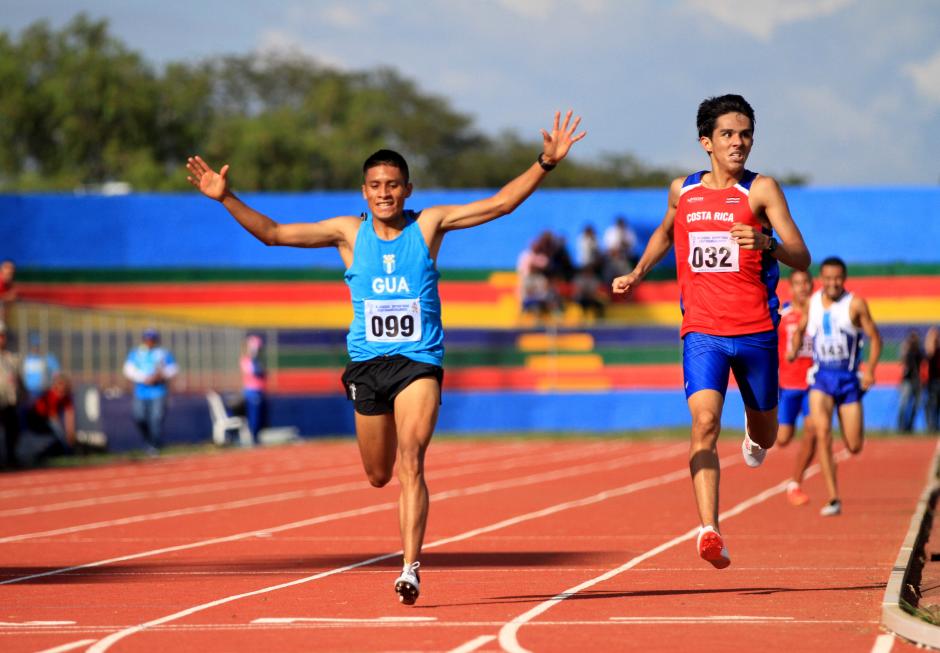 Mario Pacay ganó la medalla de oro en 1,500 metros planos en los Juegos Centroamericanos Managua 2017. (Foto: COG)