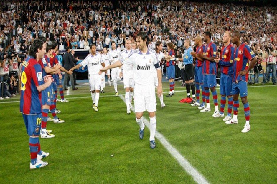El último homenaje del Barcelona al Real Madrid se remonta a 2008 cuando los merengues fueron campeones de La Liga. (Foto: elbernabeu.com)