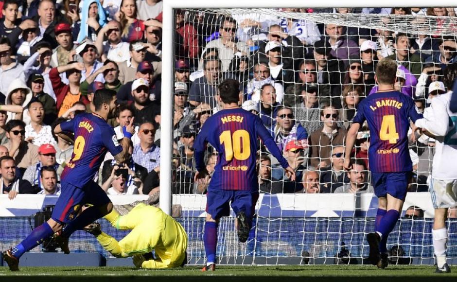 Luis Suárez abrió el marcador y le da la ventaja a los catalanes en el Clásico. (Foto: AFP)
